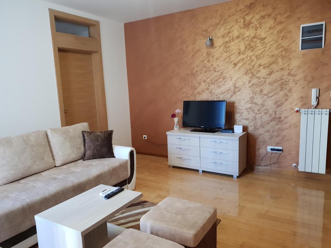 Apartman Kej Free Parking Kraljevo Exteriér fotografie